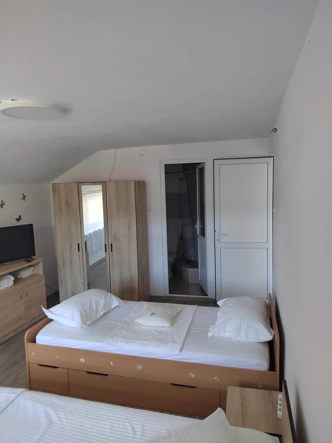 Hotel Casamarinela Orszowa Zewnętrze zdjęcie